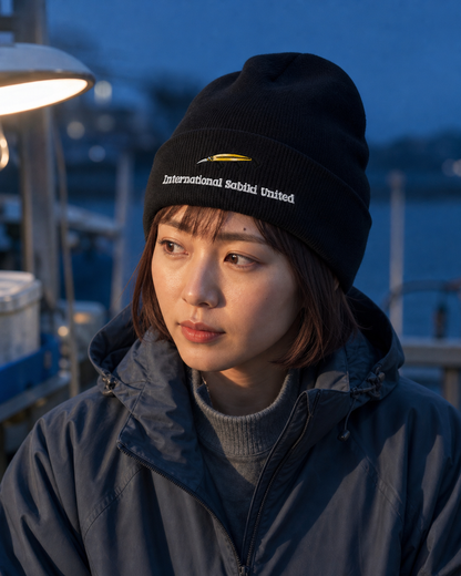 ミノールアー カフビーニーを着用する女性の近景
