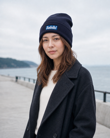 ブルー SABIKI BOX カフビーニーの女性モデル着用シーン